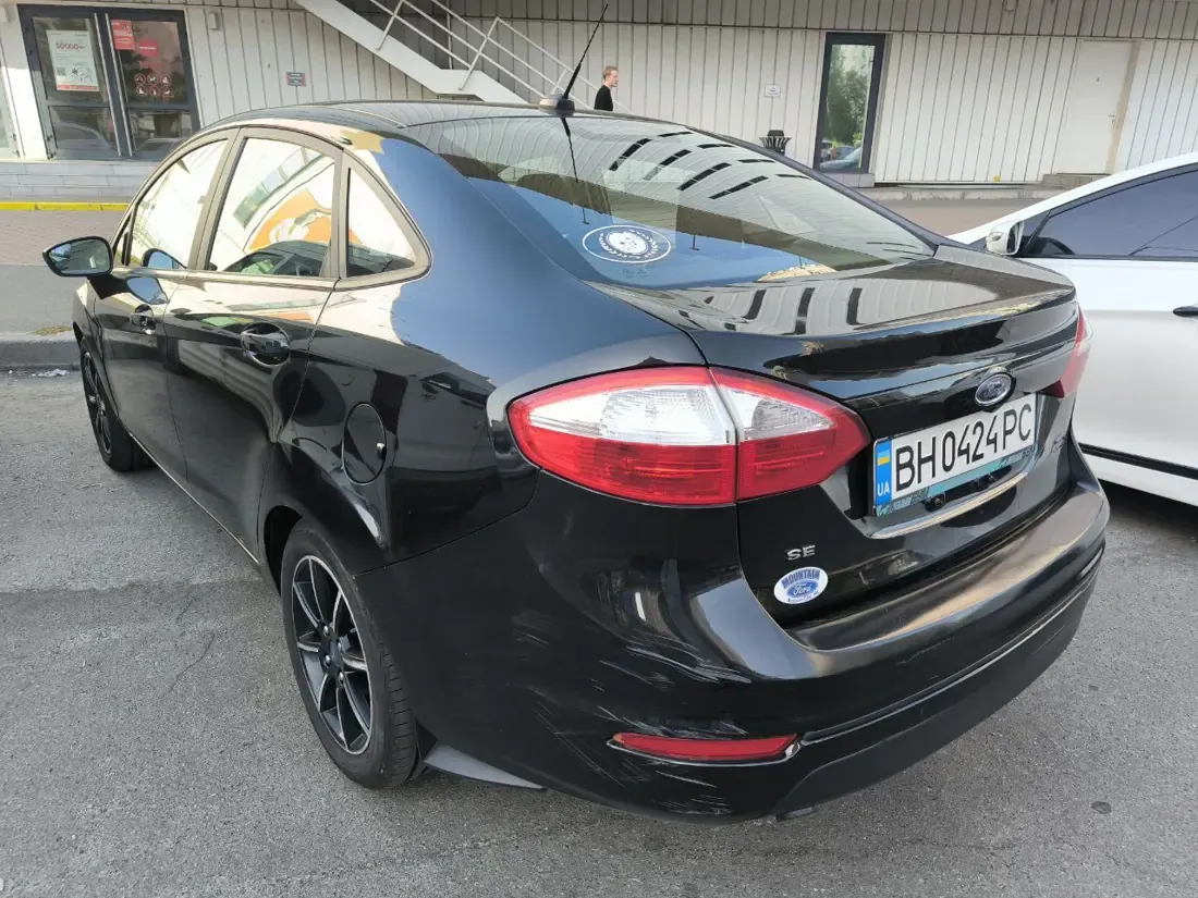 Ford Fiesta ВН 0424 РС Вид ззаду зліва