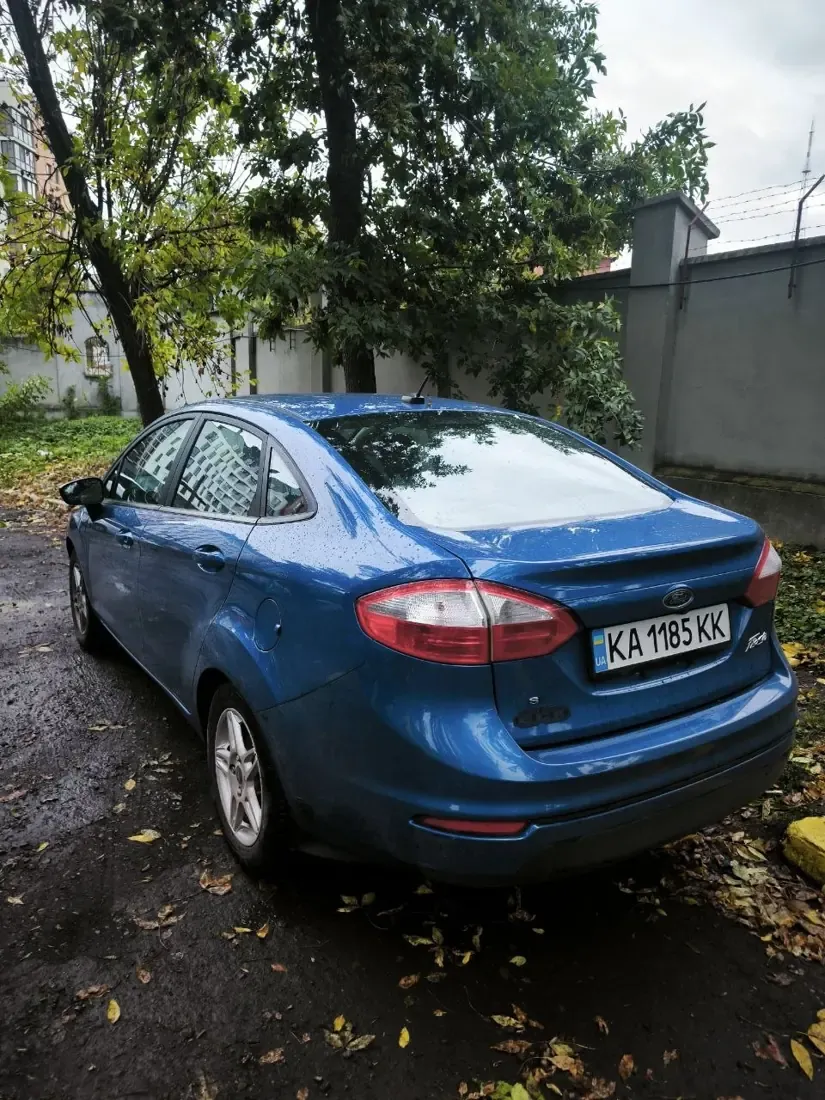 Ford Fiesta КА 1185 КК Вид ззаду зліва