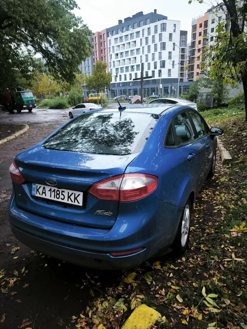 Ford Fiesta КА 1185 КК Вид ззаду справа
