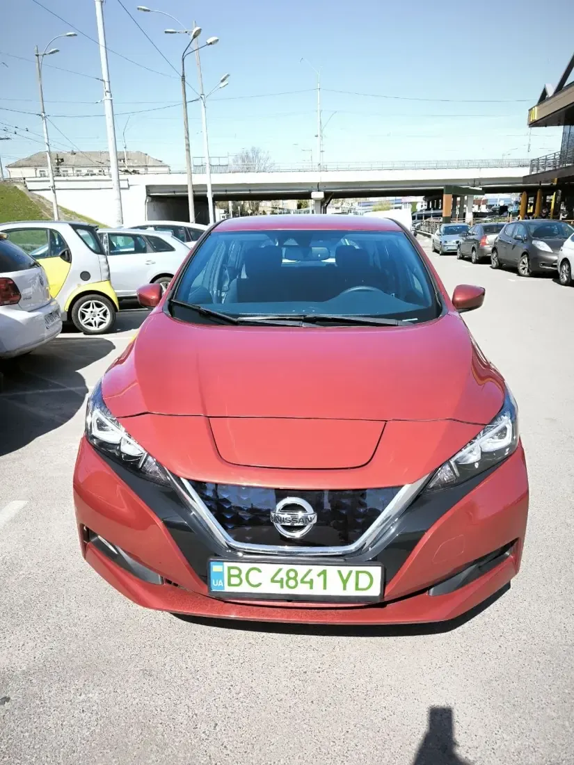 Nissan Leaf ВС 4841 YD Front view