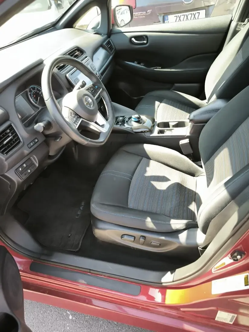 Nissan Leaf ВС 4841 YD Front interior