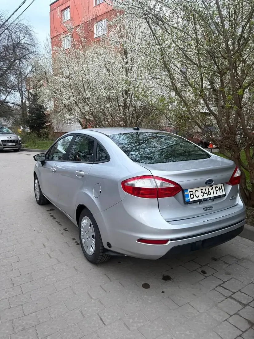Ford Fiesta ВС 5461 РМ Вид ззаду зліва