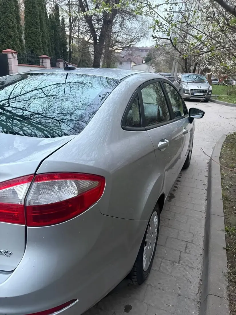 Ford Fiesta ВС 5461 РМ Вид ззаду справа