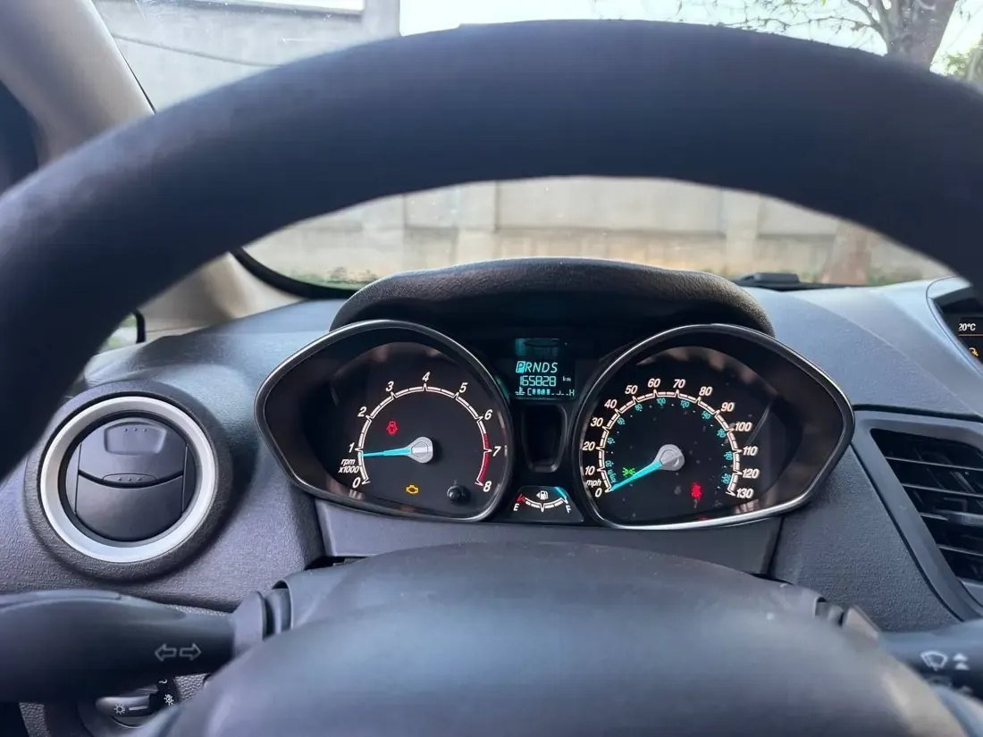 Ford Fiesta КА 5466 СН Приладова панель