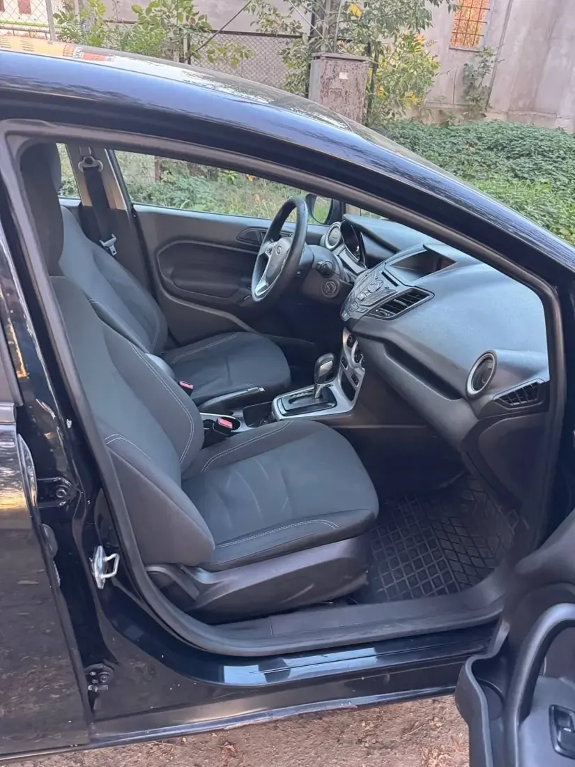 Ford Fiesta КА 5466 СН Салон спереду