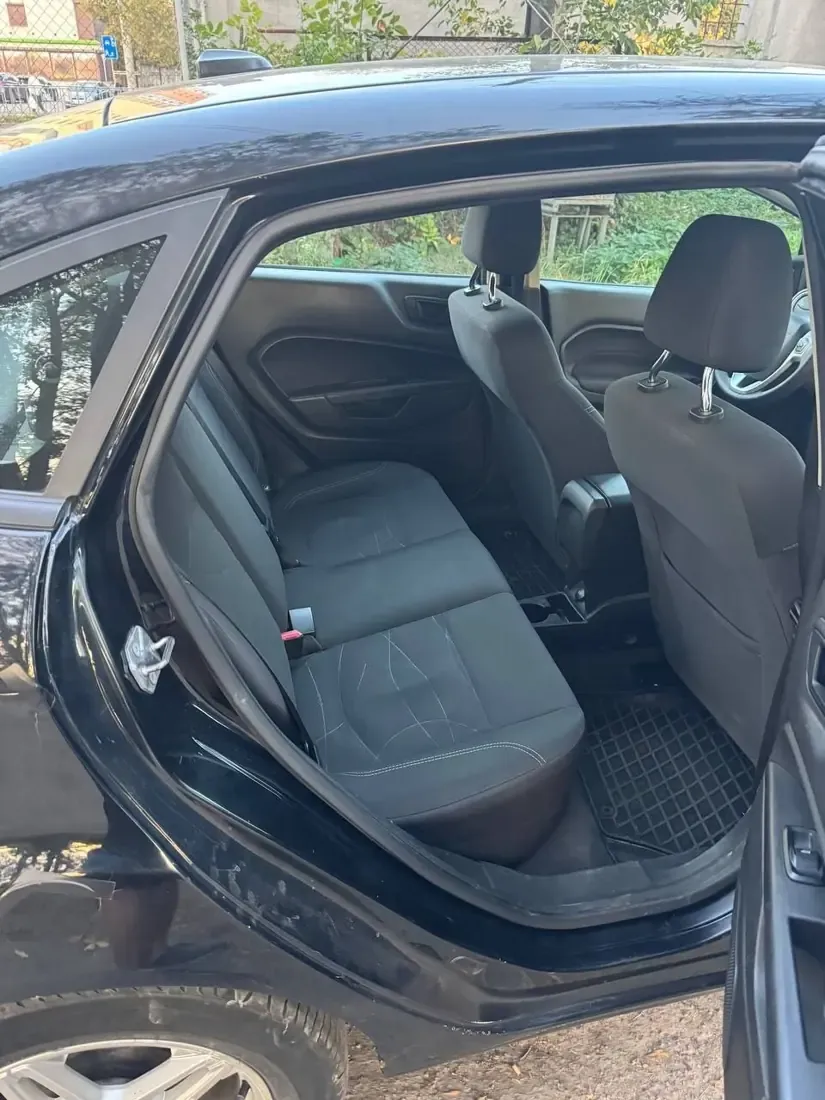 Ford Fiesta КА 5466 СН Задні сидіння