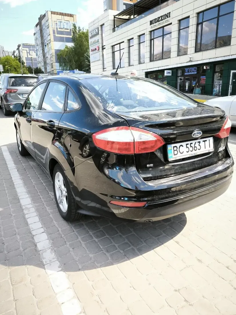 Ford Fiesta ВС 5563 ТІ Вид ззаду зліва