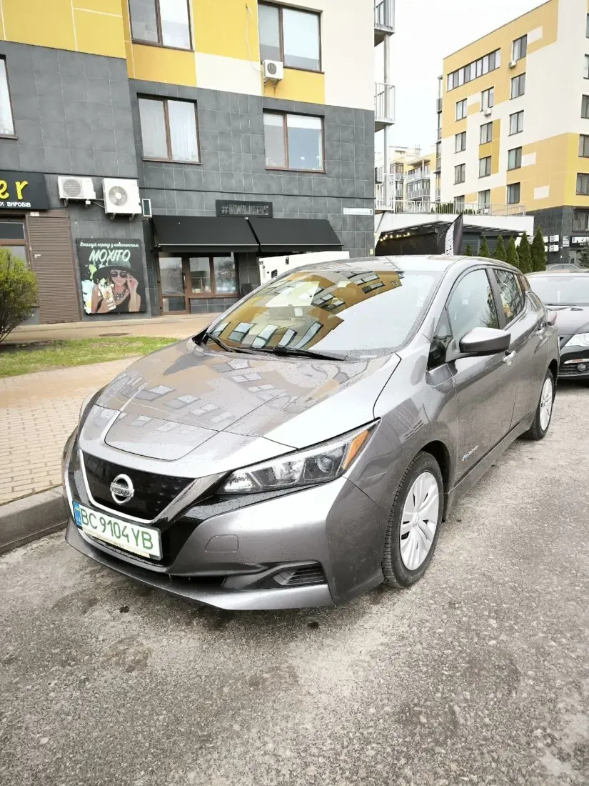 Nissan Leaf ВС 9104 YB Front left view