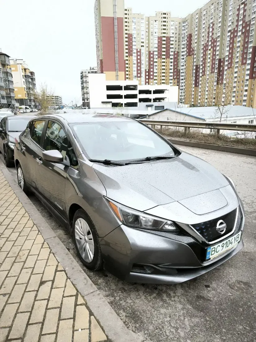 Nissan Leaf ВС 9104 YB Front right view