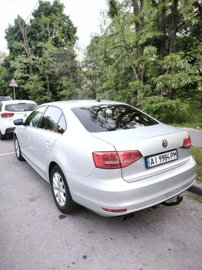 Volkswagen Jetta АІ 9984 РМ Вид ззаду зліва