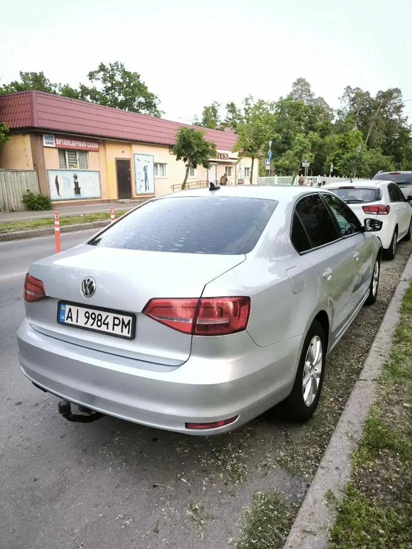 Volkswagen Jetta АІ 9984 РМ Вид ззаду справа